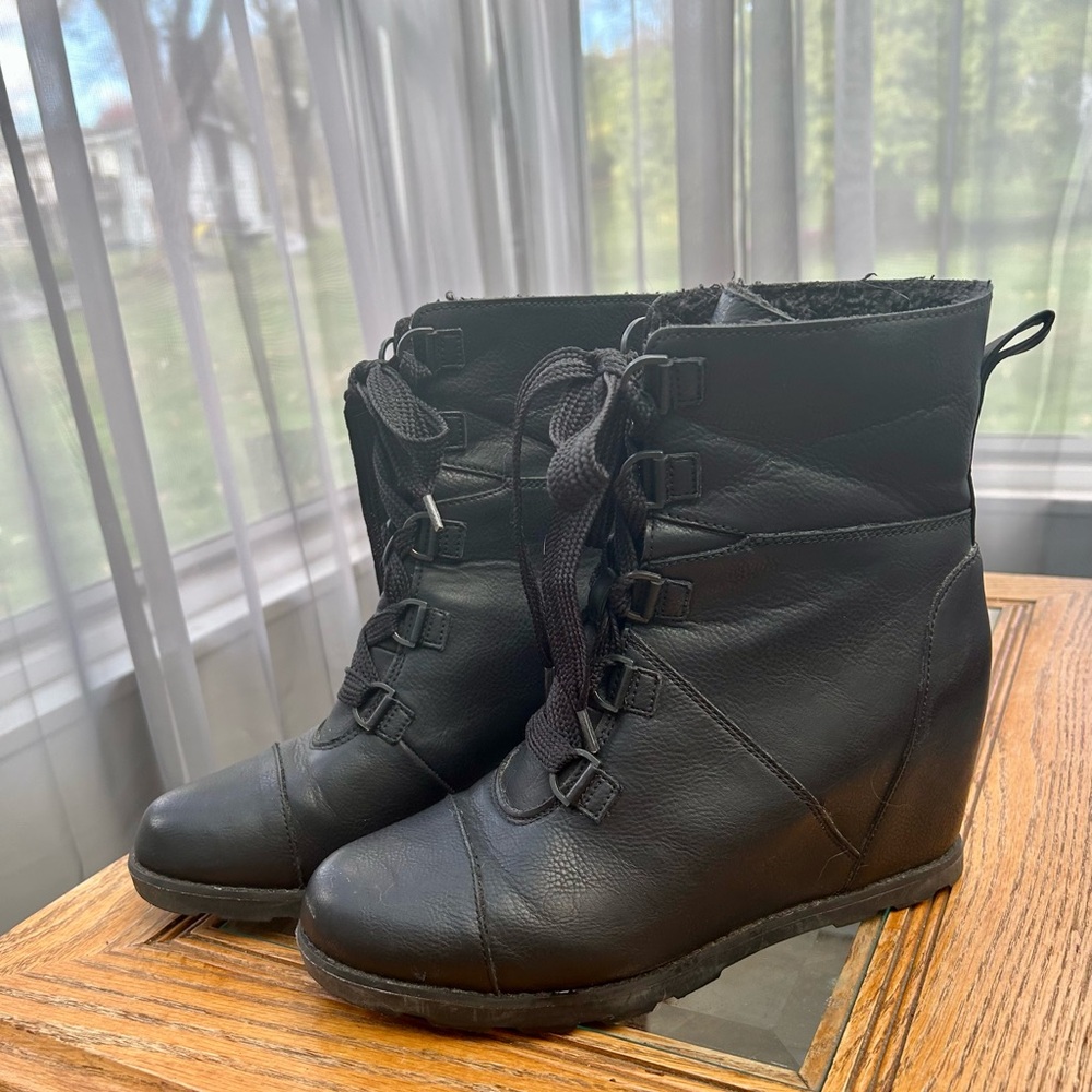 Universal Thread Women's Katherine Lace-Up
Wedge Fashion Boots